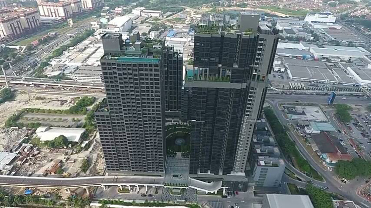 马来西亚马星地点公寓亚克力透明空中泳池二，瑞地格乐亚克力游泳池